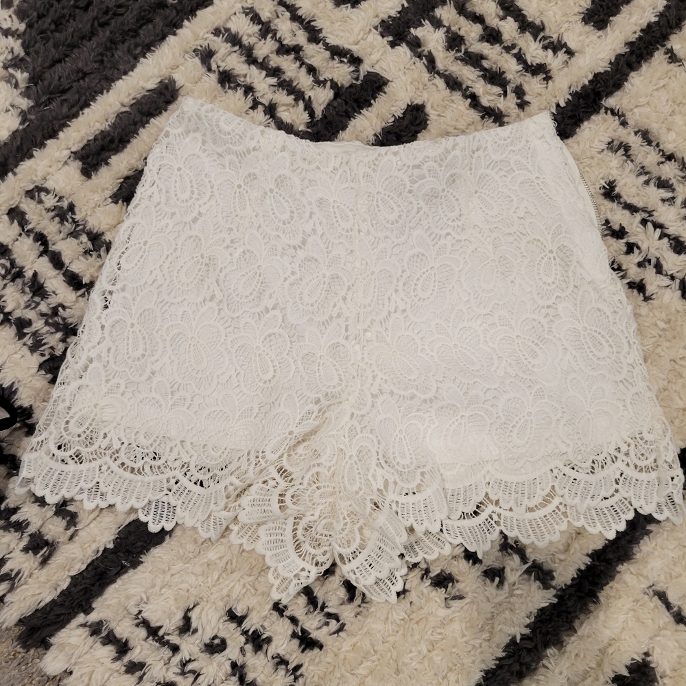 High Waisted White Lace Shorts Lined Size Small